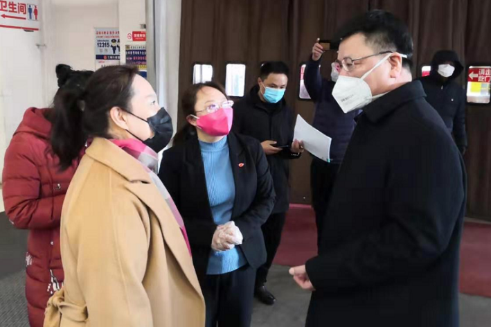 二道区委书记吴相道现场检查亚泰超市富民店疫情防控工作和商品储备